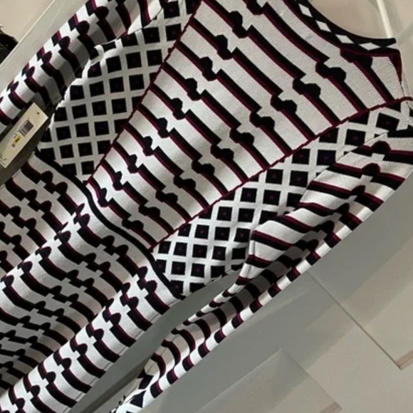 Eliza j - Picture 2 of 6